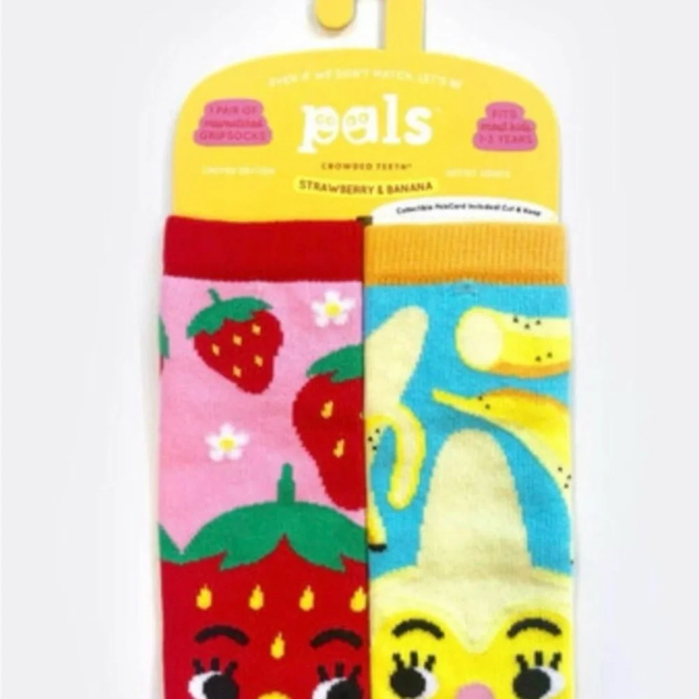 NWT PALS Toddler Strawberry and Banana mismatched grip socks - age 1-3